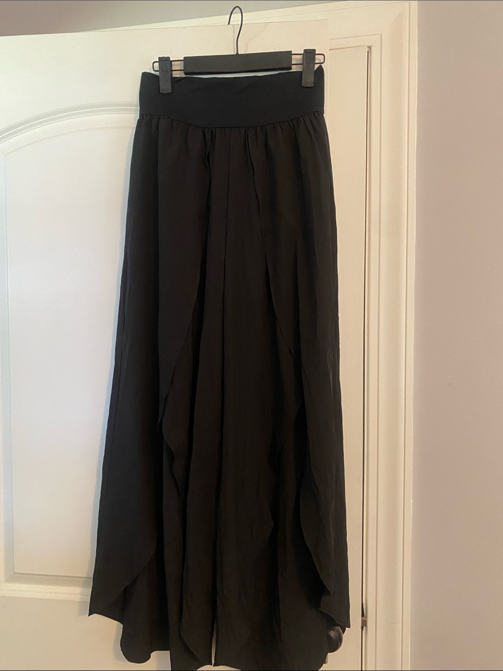 HALARA Black Flowing palazzo pants